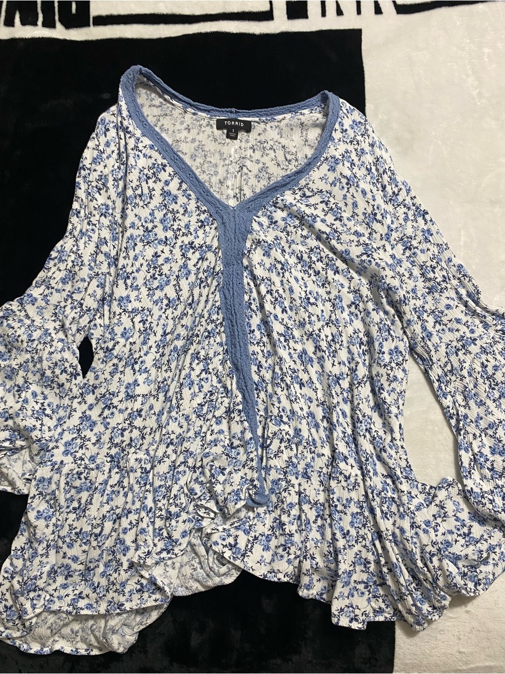 torrid White and Blue Floral V-Neck Tunic